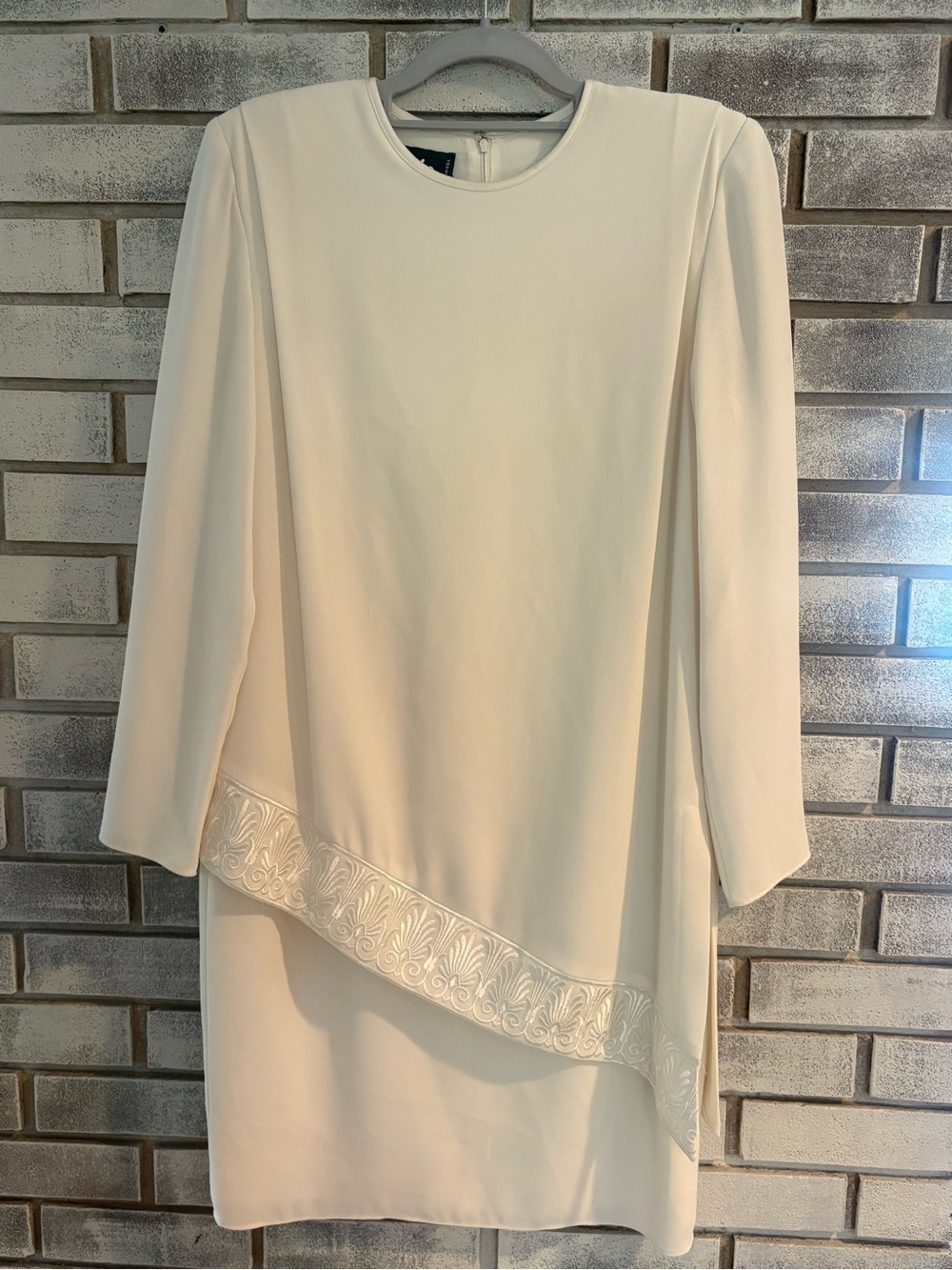Ursula of Switzerland Ivory Embroidered Sheath Dress Size 8 Vintage USA
